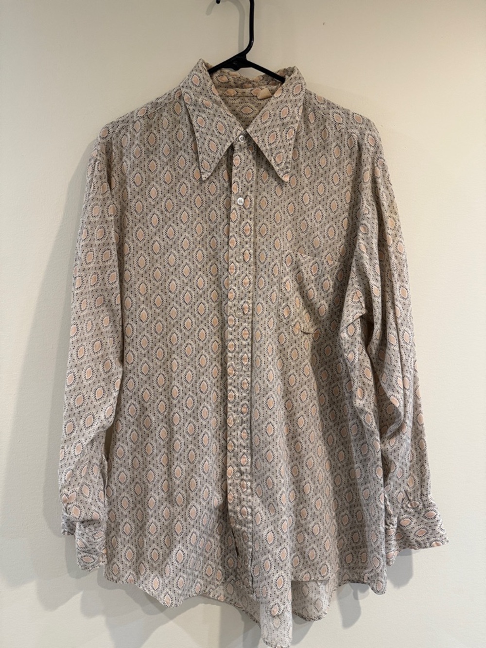 Vintage Men's Beige and Light Pink Geometric Button-Down Shirt